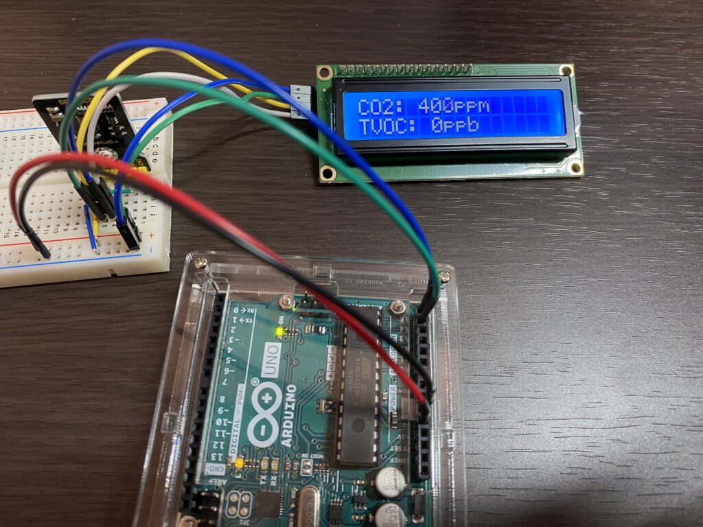 ArduinoでCO2センサーの値をLCDディスプレイに表示した結果
